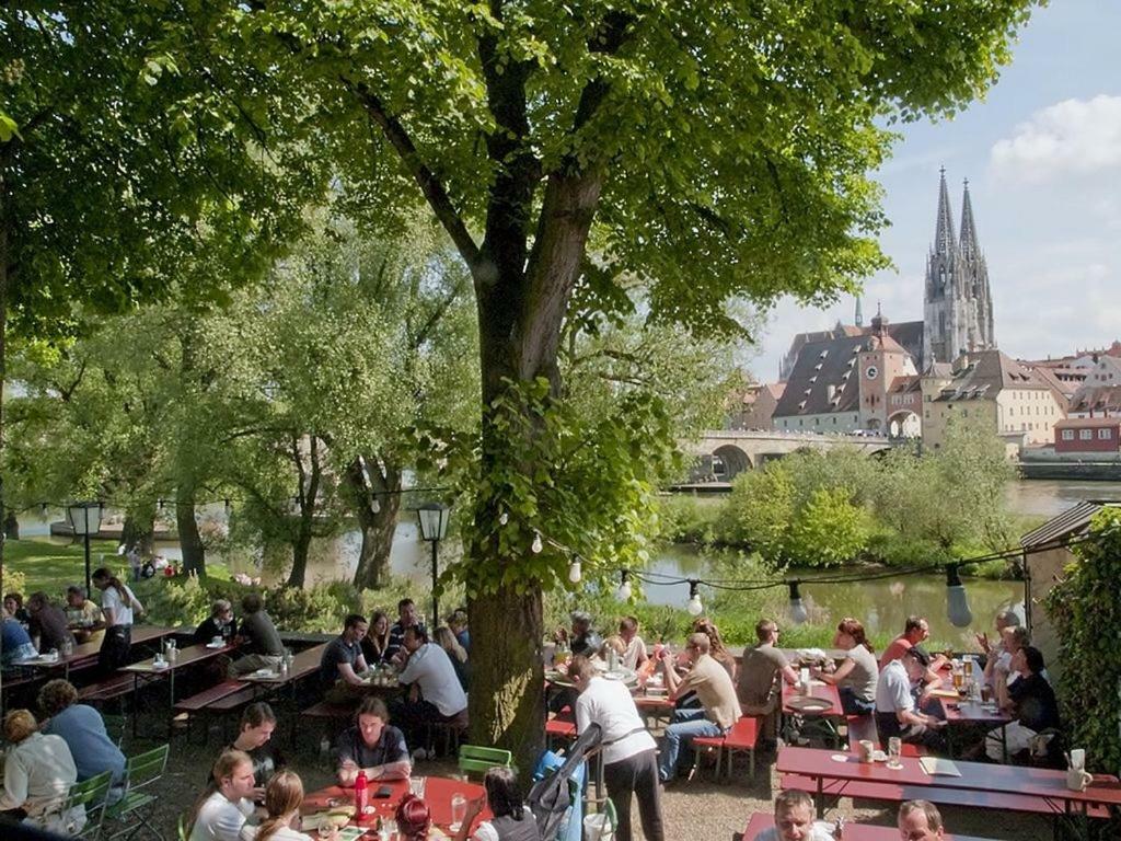 Schloss Weichs Zu Regensburg Mit 2Schlafzimmer Parkplatz Internet 75Qm Zentrum 외부 사진